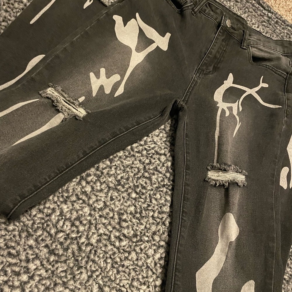 SHEIN High Waisted Graphic Ripped Jeans